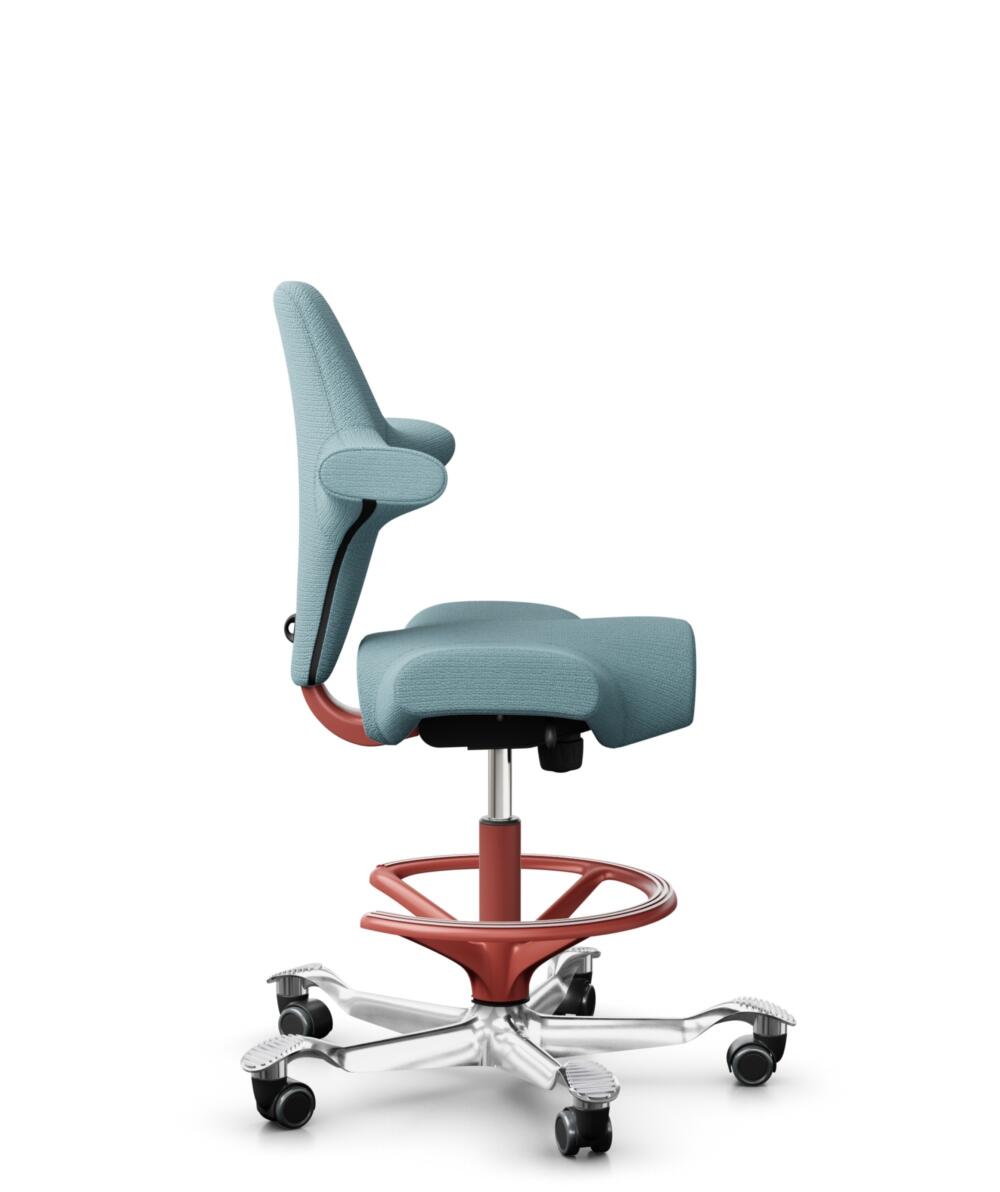 HÅG Capisco 8106 - Sirdal (GU) - Wol - SRD730 Blue - Framekleur - Blush Rose - Gasveer - 200 mm (Zithoogte 46-64cm) - Vloercontact - Zachte wielen t.b.v. harde vloeren - Voetenring - Ja, in framekleur - Voetster - Ja, voetster in gepolijst aluminium - 2