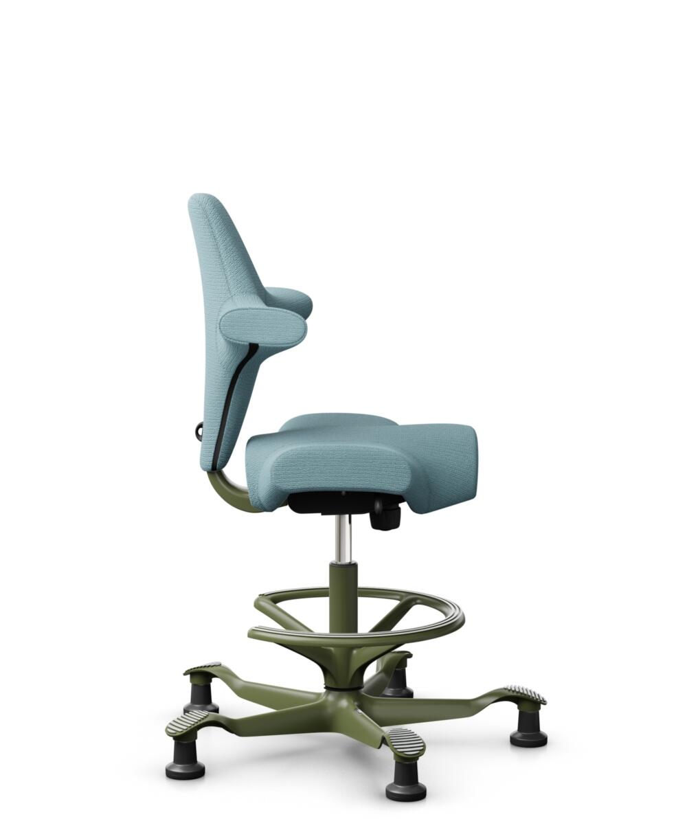 HÅG Capisco 8106 - Sirdal (GU) - Wol - SRD730 Blue - Framekleur - Moss Grey - Gasveer - 265 mm (Zithoogte 53-79cm) - Vloercontact - Glijdoppen - Voetenring - Ja, in framekleur - Voetster - Nee, voetster in framekleur - 2