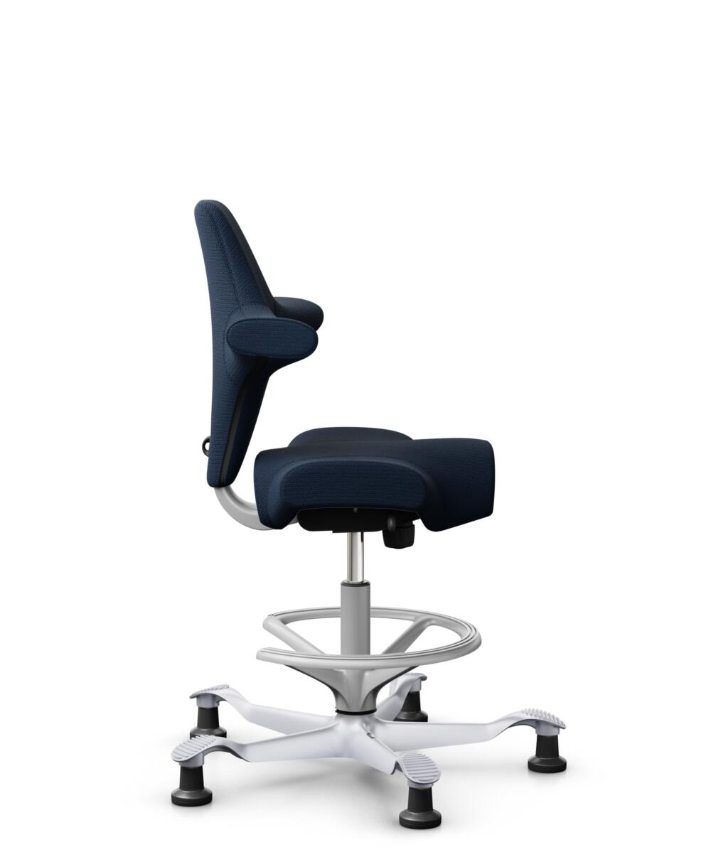 HÅG Capisco 8106 - Sirdal (GU) - Wol - SRD780 Dark blue - Framekleur - Zilver - Gasveer - 200 mm (Zithoogte 46-64cm) - Vloercontact - Glijdoppen - Voetenring - Ja, in framekleur - Voetster - Nee, voetster in framekleur - 2