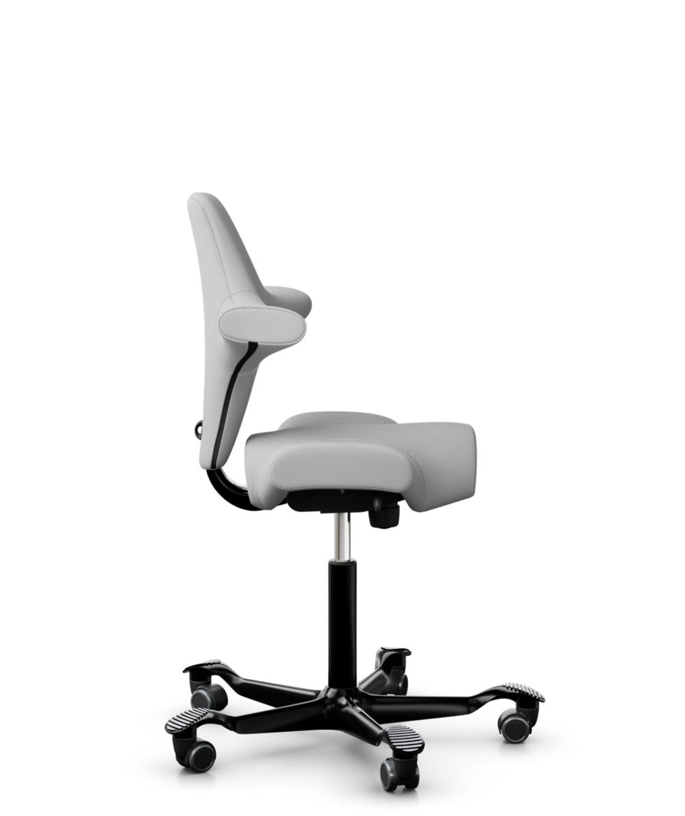 HÅG Capisco 8106 - Steelcut Trio 3 (Kvadrat) - Wol / Polyamide - STT133 - Light grey - Framekleur - Zwart - Gasveer - 200 mm (Zithoogte 46-64cm) - Vloercontact - Zachte wielen t.b.v. harde vloeren - Voetenring - Nee, geen voetenring - Voetster - Nee, v... - 2