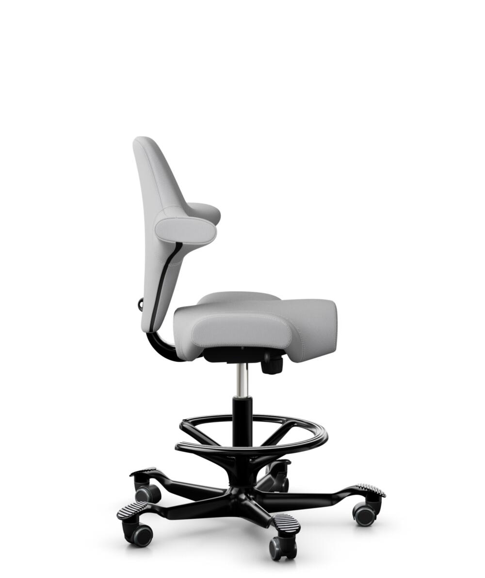 HÅG Capisco 8106 - Steelcut Trio 3 (Kvadrat) - Wol / Polyamide - STT133 - Light grey - Framekleur - Zwart - Gasveer - 200 mm (Zithoogte 46-64cm) - Vloercontact - Zachte wielen t.b.v. harde vloeren - Voetenring - Ja, in framekleur - Voetster - Nee, voet... - 2