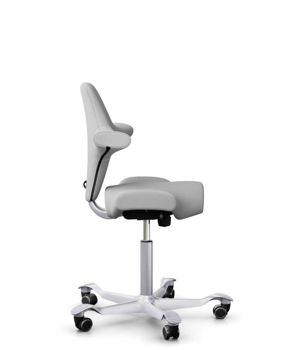 HÅG Capisco 8106 - Steelcut Trio 3 (Kvadrat) - Wol / Polyamide - STT133 - Light grey - Framekleur - Zilver - Gasveer - 200 mm (Zithoogte 46-64cm) - Vloercontact - Zachte wielen t.b.v. harde vloeren - Voetenring - Nee, geen voetenring - Voetster - Nee, ... - 2