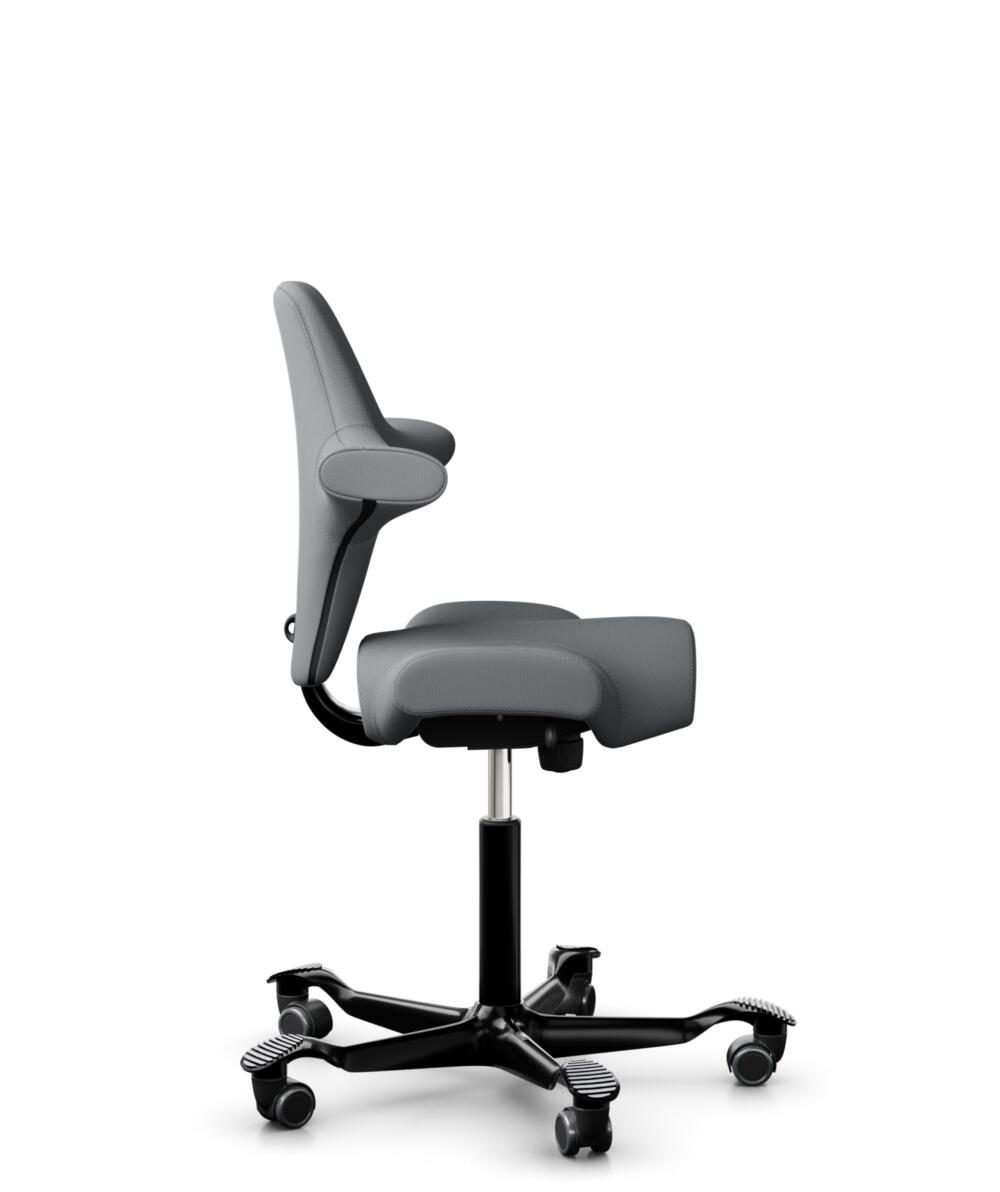 HÅG Capisco 8106 - Steelcut Trio 3 (Kvadrat) - Wol / Polyamide - STT153 - Grey - Framekleur - Zwart - Gasveer - 200 mm (Zithoogte 46-64cm) - Vloercontact - Harde wielen t.b.v. zachte vloeren - Voetenring - Nee, geen voetenring - Voetster - Nee, voetste... - 2