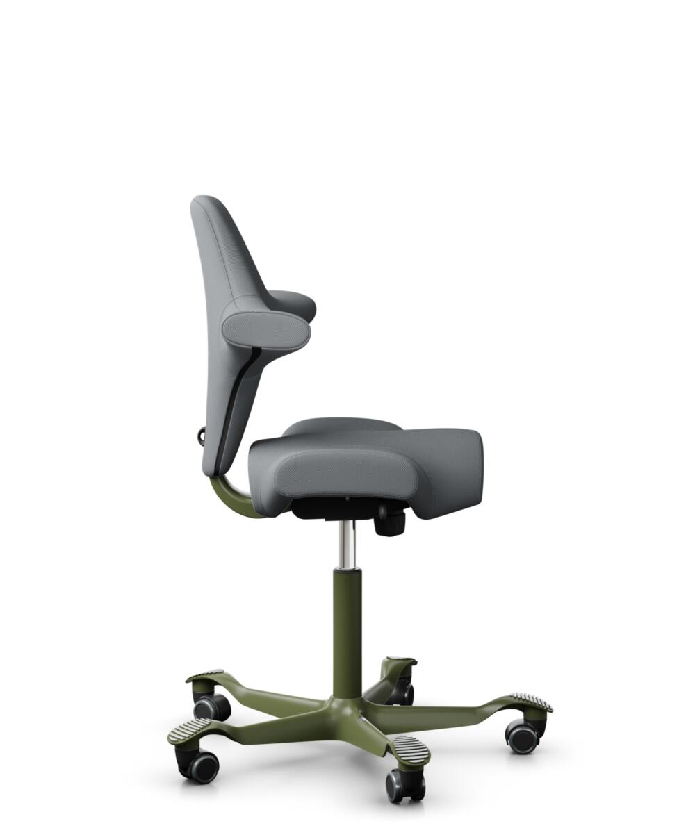 HÅG Capisco 8106 - Steelcut Trio 3 (Kvadrat) - Wol / Polyamide - STT153 - Grey - Framekleur - Moss Grey - Gasveer - 150 mm (Zithoogte 40-55cm) - Vloercontact - Harde wielen t.b.v. zachte vloeren - Voetenring - Nee, geen voetenring - Voetster - Nee, voe... - 2