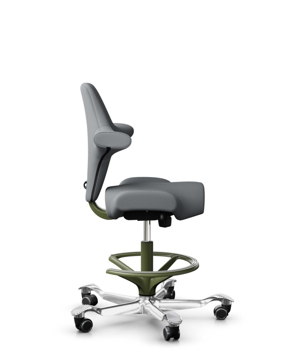 HÅG Capisco 8106 - Steelcut Trio 3 (Kvadrat) - Wol / Polyamide - STT153 - Grey - Framekleur - Moss Grey - Gasveer - 200 mm (Zithoogte 46-64cm) - Vloercontact - Harde wielen t.b.v. zachte vloeren - Voetenring - Ja, in framekleur - Voetster - Ja, voetste... - 2