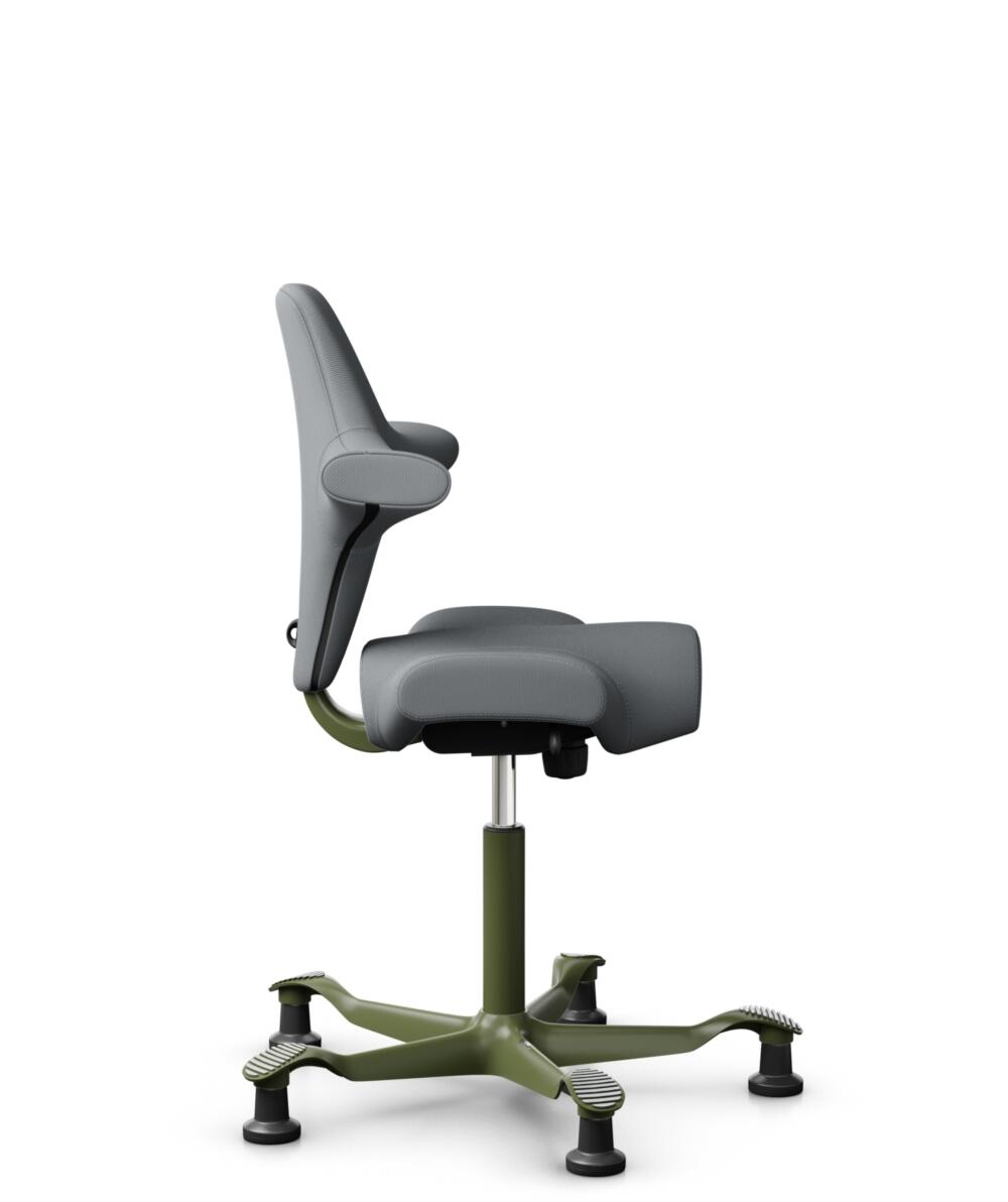 HÅG Capisco 8106 - Steelcut Trio 3 (Kvadrat) - Wol / Polyamide - STT153 - Grey - Framekleur - Moss Grey - Gasveer - 200 mm (Zithoogte 46-64cm) - Vloercontact - Glijdoppen - Voetenring - Nee, geen voetenring - Voetster - Nee, voetster in framekleur - 2