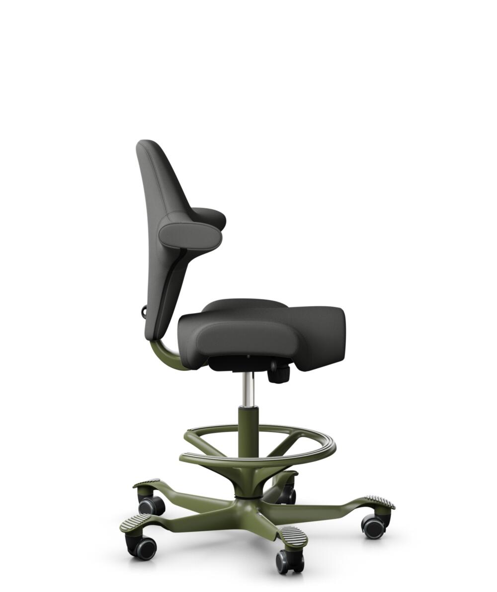 HÅG Capisco 8106 - Steelcut Trio 3 (Kvadrat) - Wol / Polyamide - STT383 - Charcoal - Framekleur - Moss Grey - Gasveer - 265 mm (Zithoogte 53-79cm) - Vloercontact - Harde wielen t.b.v. zachte vloeren - Voetenring - Ja, in framekleur - Voetster - Nee, vo... - 2