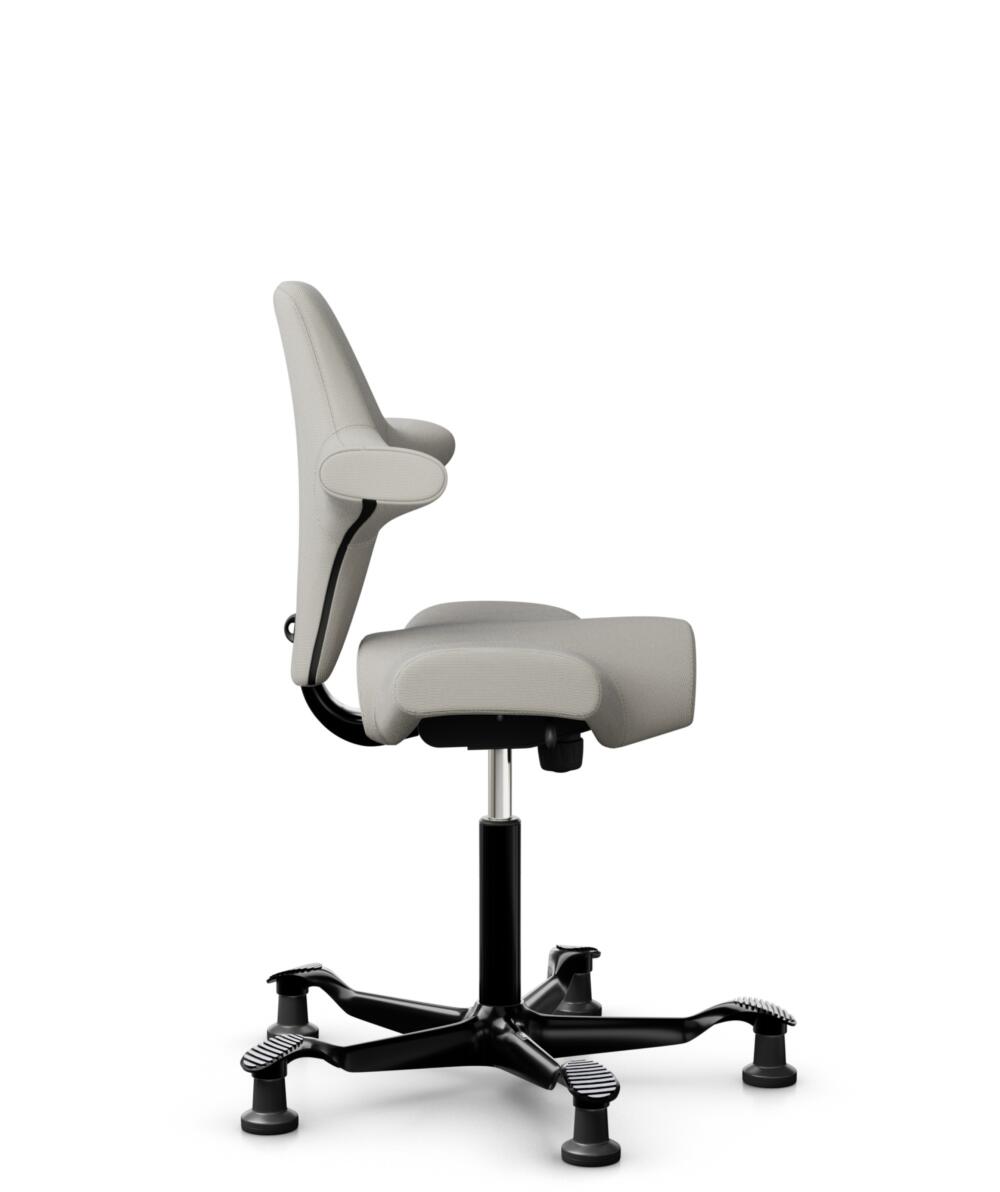 HÅG Capisco 8106 - Steelcut Trio 3 (Kvadrat) - Wol / Polyamide - STT213 - Light beige - Framekleur - Zwart - Gasveer - 150 mm (Zithoogte 40-55cm) - Vloercontact - Glijdoppen - Voetenring - Nee, geen voetenring - Voetster - Nee, voetster in framekleur - 2