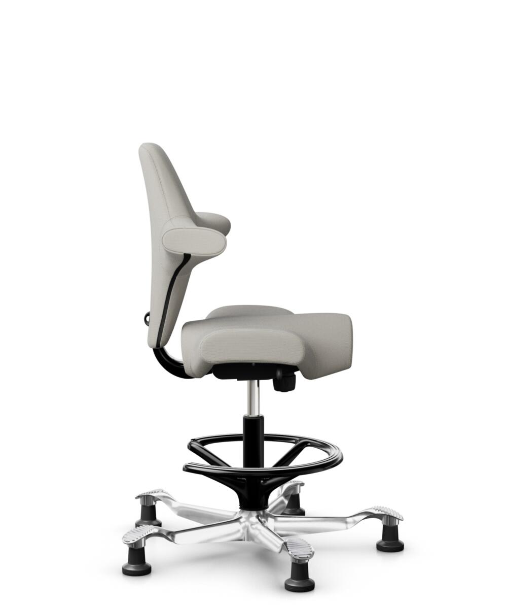 HÅG Capisco 8106 - Steelcut Trio 3 (Kvadrat) - Wol / Polyamide - STT213 - Light beige - Framekleur - Zwart - Gasveer - 200 mm (Zithoogte 46-64cm) - Vloercontact - Glijdoppen - Voetenring - Ja, in framekleur - Voetster - Ja, voetster in gepolijst aluminium - 2