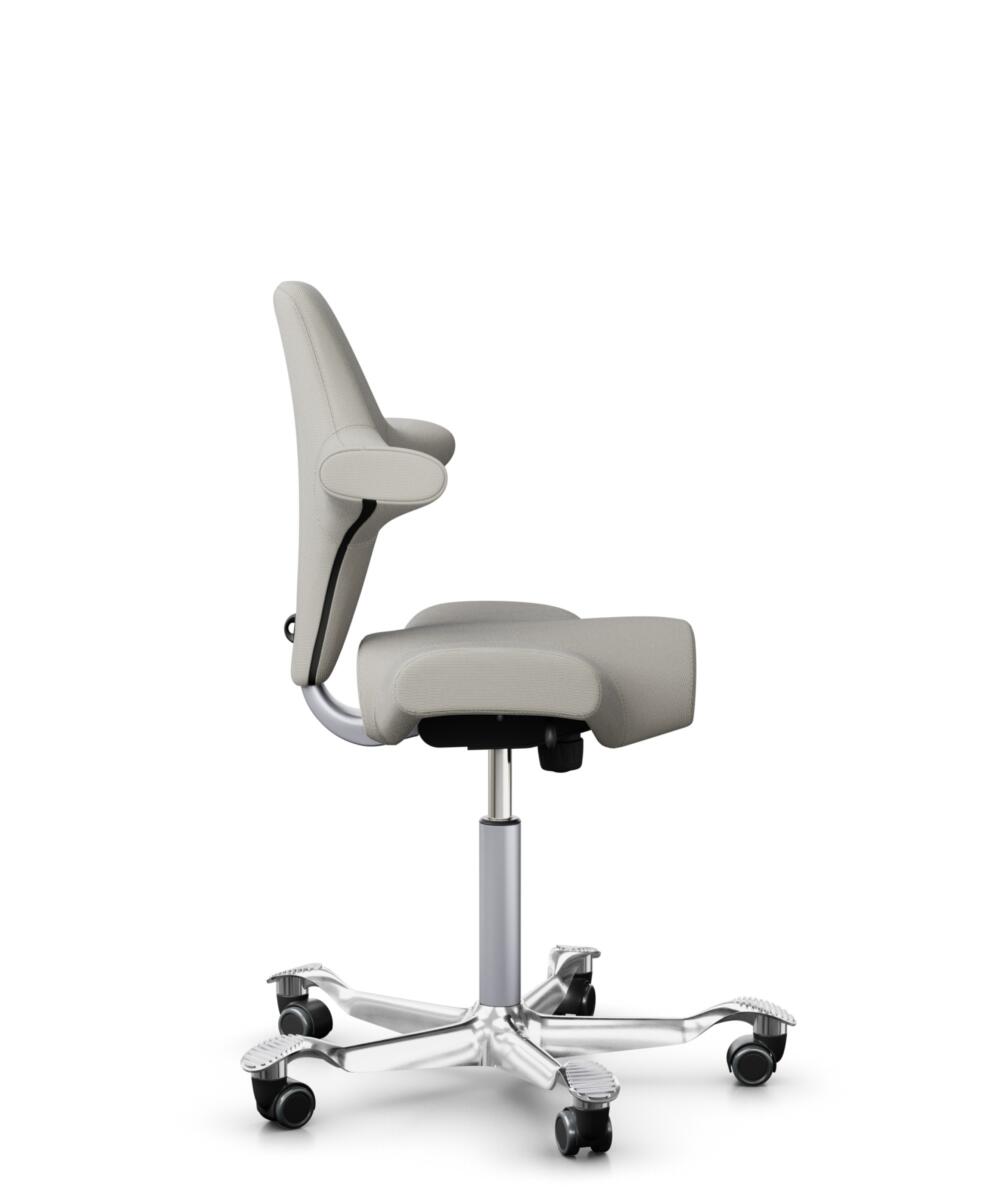 HÅG Capisco 8106 - Steelcut Trio 3 (Kvadrat) - Wol / Polyamide - STT213 - Light beige - Framekleur - Zilver - Gasveer - 265 mm (Zithoogte 53-79cm) - Vloercontact - Harde wielen t.b.v. zachte vloeren - Voetenring - Nee, geen voetenring - Voetster - Ja, ... - 2