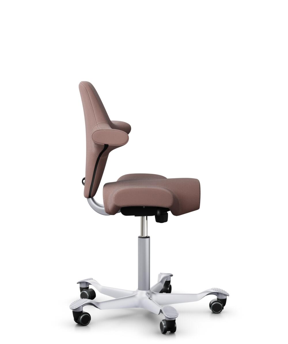 HÅG Capisco 8106 - Steelcut Trio 3 (Kvadrat) - Wol / Polyamide - STT645 - Dusty red - Framekleur - Zilver - Gasveer - 150 mm (Zithoogte 40-55cm) - Vloercontact - Zachte wielen t.b.v. harde vloeren - Voetenring - Nee, geen voetenring - Voetster - Nee, v... - 2