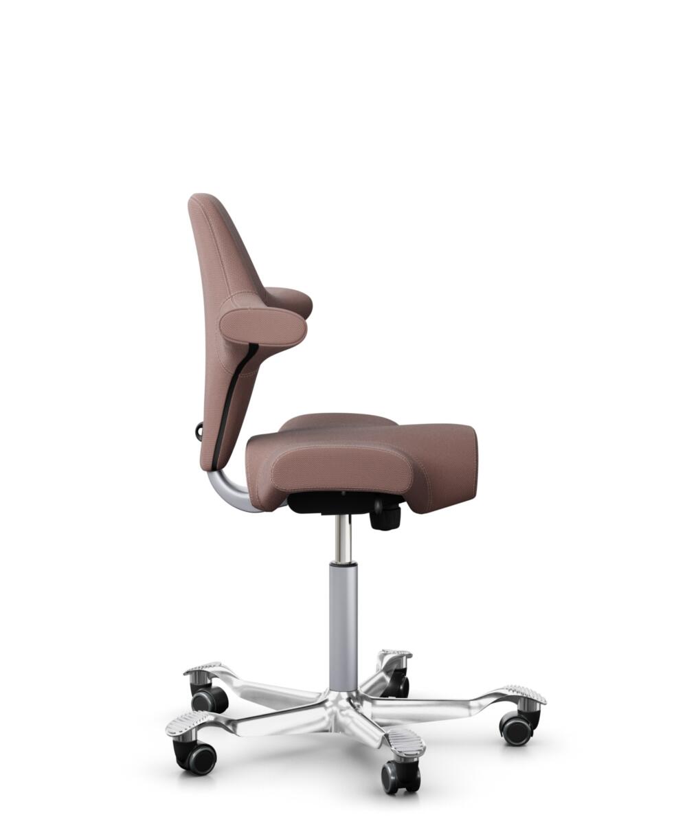 HÅG Capisco 8106 - Steelcut Trio 3 (Kvadrat) - Wol / Polyamide - STT645 - Dusty red - Framekleur - Blush Rose - Gasveer - 150 mm (Zithoogte 40-55cm) - Vloercontact - Zachte wielen t.b.v. harde vloeren - Voetenring - Nee, geen voetenring - Voetster - Ja... - 2