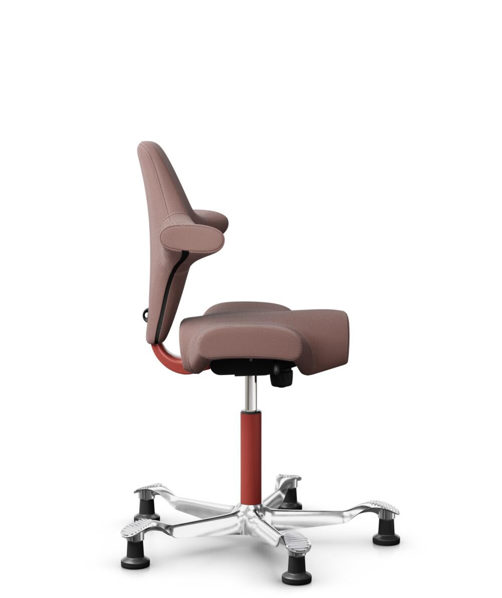 HÅG Capisco 8106 - Steelcut Trio 3 (Kvadrat) - Wol / Polyamide - STT645 - Dusty red - Framekleur - Blush Rose - Gasveer - 265 mm (Zithoogte 53-79cm) - Vloercontact - Glijdoppen - Voetenring - Nee, geen voetenring - Voetster - Ja, voetster in gepolijst ... - 2