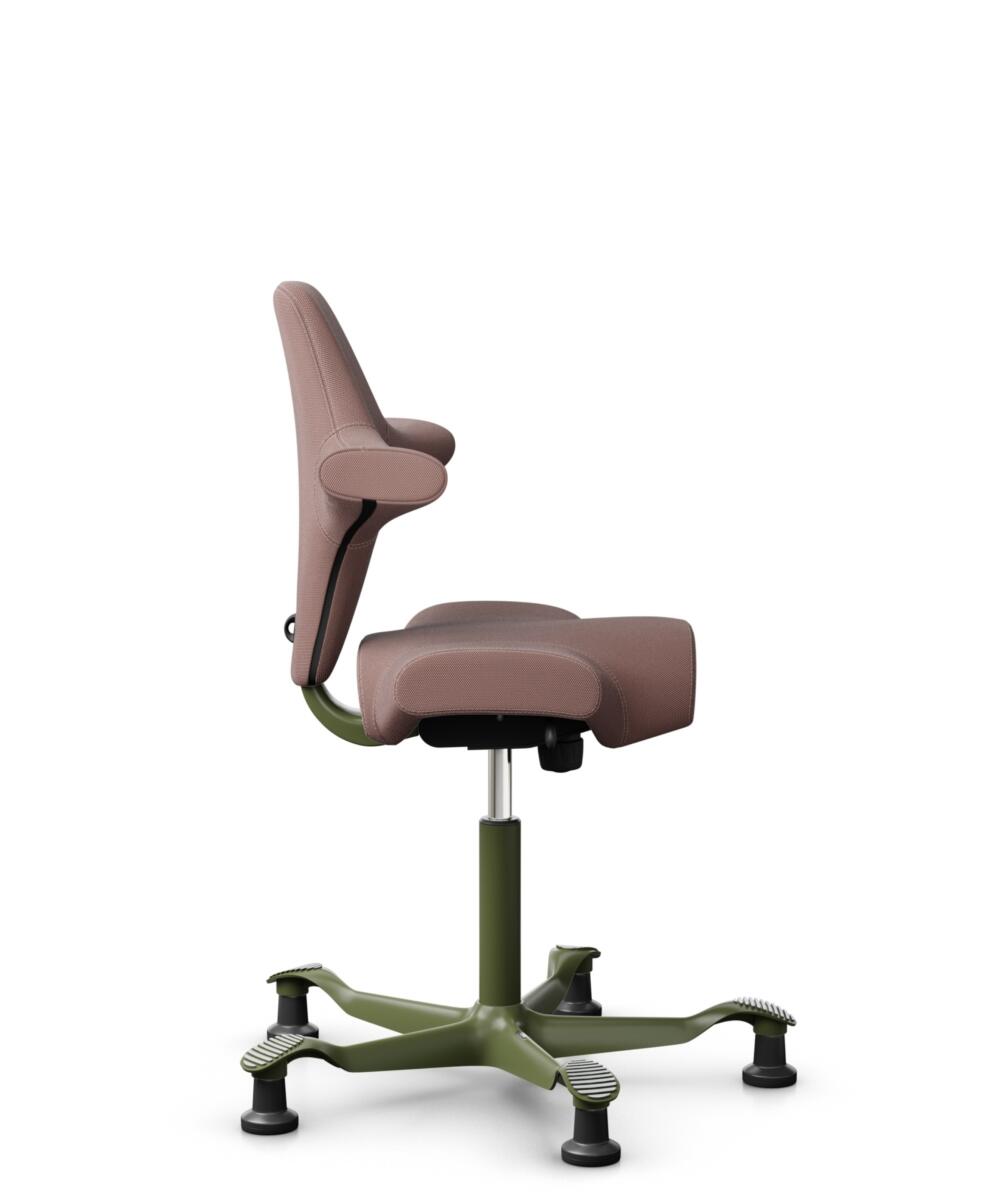 HÅG Capisco 8106 - Steelcut Trio 3 (Kvadrat) - Wol / Polyamide - STT645 - Dusty red - Framekleur - Moss Grey - Gasveer - 265 mm (Zithoogte 53-79cm) - Vloercontact - Glijdoppen - Voetenring - Nee, geen voetenring - Voetster - Nee, voetster in framekleur - 2