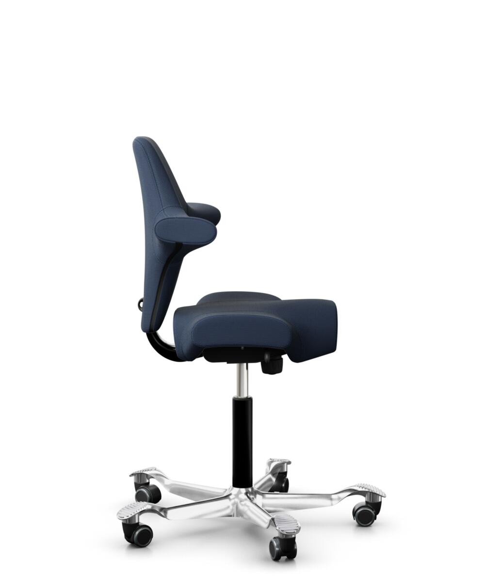 HÅG Capisco 8106 - Steelcut Trio 3 (Kvadrat) - Wol / Polyamide - STT796 - Blue - Framekleur - Zwart - Gasveer - 150 mm (Zithoogte 40-55cm) - Vloercontact - Harde wielen t.b.v. zachte vloeren - Voetenring - Nee, geen voetenring - Voetster - Ja, voetster... - 2