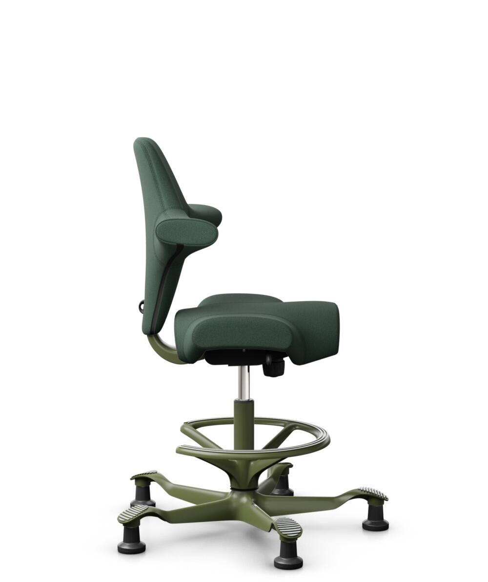 HÅG Capisco 8106 - Steelcut Trio 3 (Kvadrat) - Wol / Polyamide - STT966 - Brown grey - Framekleur - Moss Grey - Gasveer - 265 mm (Zithoogte 53-79cm) - Vloercontact - Glijdoppen - Voetenring - Ja, in framekleur - Voetster - Nee, voetster in framekleur - 2