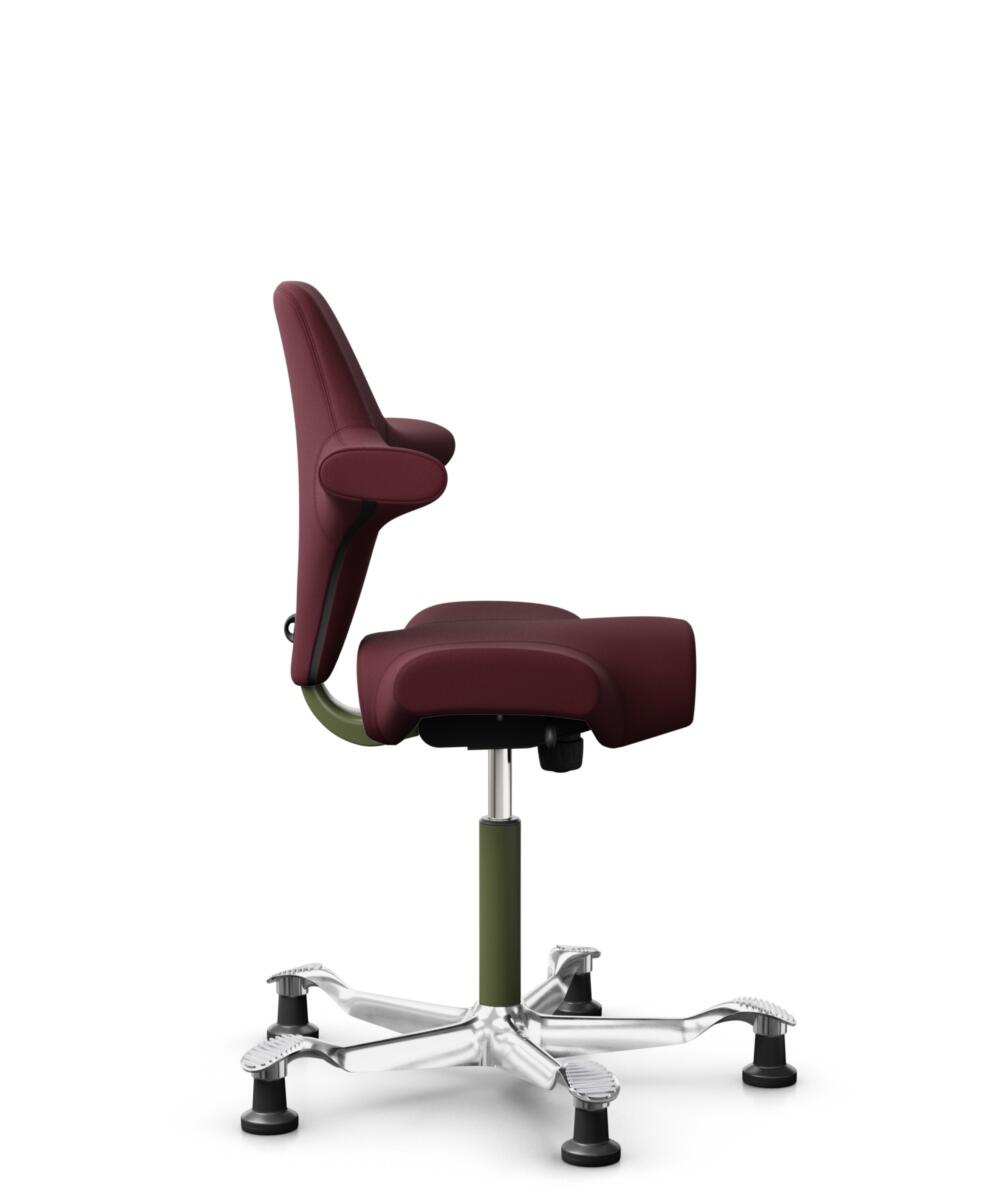 HÅG Capisco 8106 - Steelcut 3 (Kvadrat) - Wol / Polyamide - STT682 Chestnut - Framekleur - Moss Grey - Gasveer - 265 mm (Zithoogte 53-79cm) - Vloercontact - Glijdoppen - Voetenring - Nee, geen voetenring - Voetster - Ja, voetster in gepolijst aluminium - 2