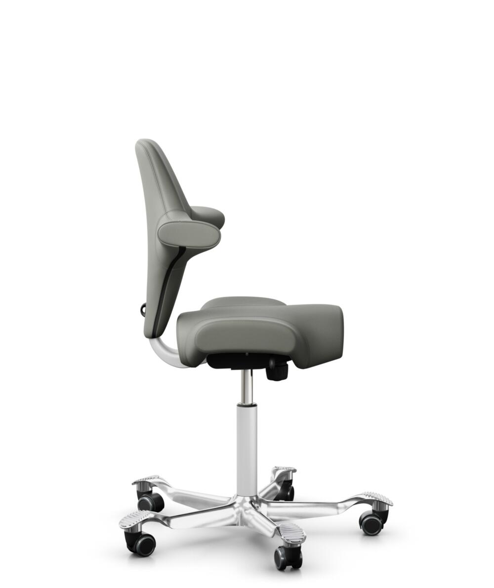 HÅG Capisco 8106 - Paloma Soft (Wollsdorf) - Semi-aniline Leder - PL55115 Warm grey - Framekleur - Wit - Gasveer - 150 mm (Zithoogte 40-55cm) - Vloercontact - Harde wielen t.b.v. zachte vloeren - Voetenring - Nee, geen voetenring - Voetster - Ja, voets... - 3
