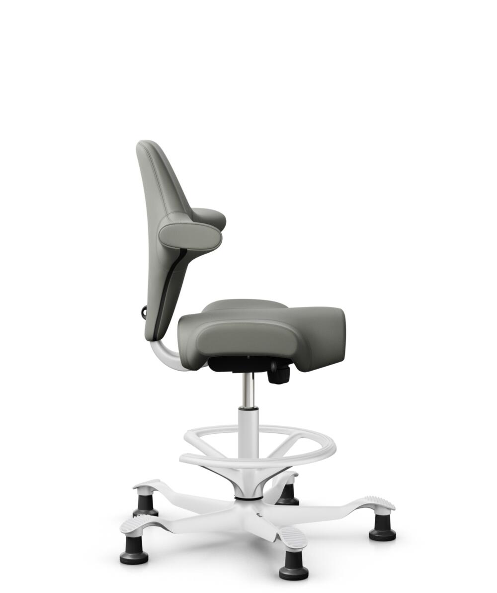 HÅG Capisco 8106 - Paloma Soft (Wollsdorf) - Semi-aniline Leder - PL55115 Warm grey - Framekleur - Wit - Gasveer - 200 mm (Zithoogte 46-64cm) - Vloercontact - Glijdoppen - Voetenring - Ja, in framekleur - Voetster - Nee, voetster in framekleur - 3