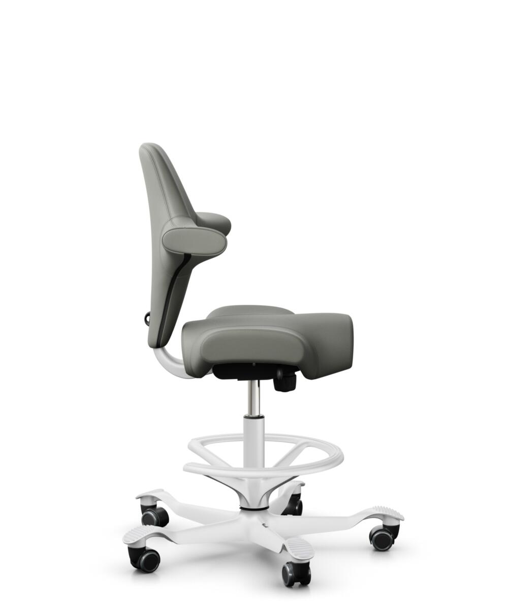 HÅG Capisco 8106 - Paloma Soft (Wollsdorf) - Semi-aniline Leder - PL55115 Warm grey - Framekleur - Wit - Gasveer - 265 mm (Zithoogte 53-79cm) - Vloercontact - Harde wielen t.b.v. zachte vloeren - Voetenring - Ja, in framekleur - Voetster - Nee, voetste... - 2