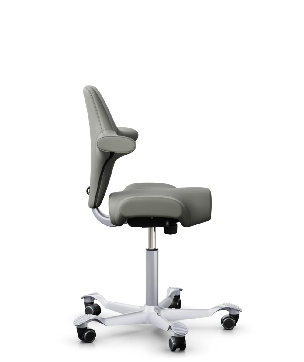 HÅG Capisco 8106 - Paloma Soft (Wollsdorf) - Semi-aniline Leder - PL55115 Warm grey - Framekleur - Zilver - Gasveer - 200 mm (Zithoogte 46-64cm) - Vloercontact - Zachte wielen t.b.v. harde vloeren - Voetenring - Nee, geen voetenring - Voetster - Nee, v... - 2