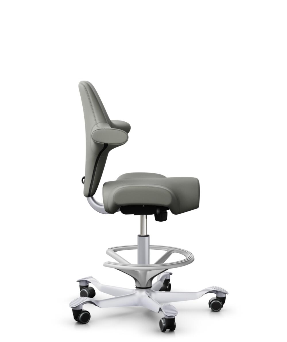 HÅG Capisco 8106 - Paloma Soft (Wollsdorf) - Semi-aniline Leder - PL55115 Warm grey - Framekleur - Zilver - Gasveer - 265 mm (Zithoogte 53-79cm) - Vloercontact - Harde wielen t.b.v. zachte vloeren - Voetenring - Ja, in framekleur - Voetster - Nee, voet... - 3