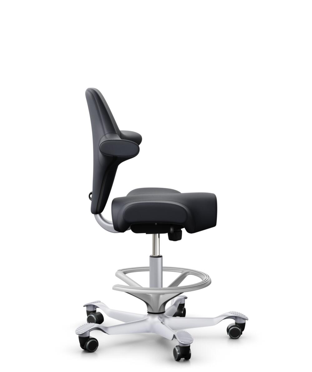 HÅG Capisco 8106 - Paloma Soft (Wollsdorf) - Semi-aniline Leder - PL55185 Charcoal - Framekleur - Zilver - Gasveer - 265 mm (Zithoogte 53-79cm) - Vloercontact - Harde wielen t.b.v. zachte vloeren - Voetenring - Ja, in framekleur - Voetster - Nee, voets... - 2