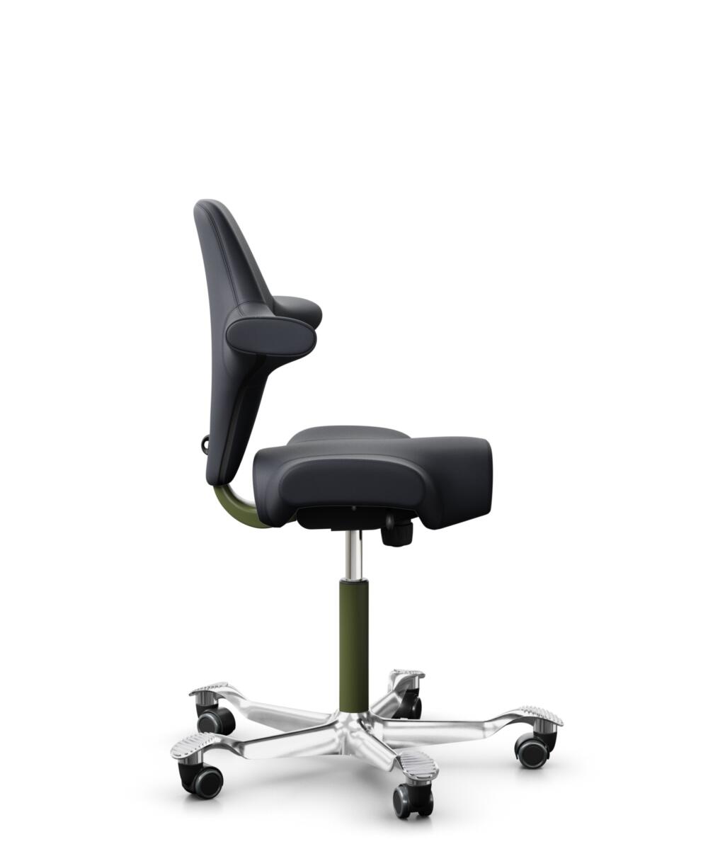 HÅG Capisco 8106 - Paloma Soft (Wollsdorf) - Semi-aniline Leder - PL55185 Charcoal - Framekleur - Moss Grey - Gasveer - 150 mm (Zithoogte 40-55cm) - Vloercontact - Zachte wielen t.b.v. harde vloeren - Voetenring - Nee, geen voetenring - Voetster - Ja, ... - 2