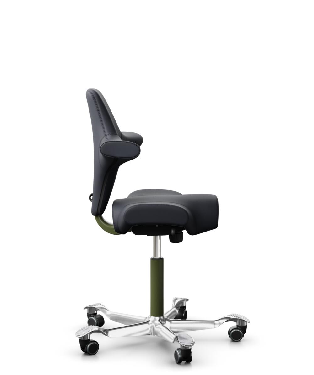 HÅG Capisco 8106 - Paloma Soft (Wollsdorf) - Semi-aniline Leder - PL55185 Charcoal - Framekleur - Moss Grey - Gasveer - 265 mm (Zithoogte 53-79cm) - Vloercontact - Zachte wielen t.b.v. harde vloeren - Voetenring - Nee, geen voetenring - Voetster - Ja, ... - 2