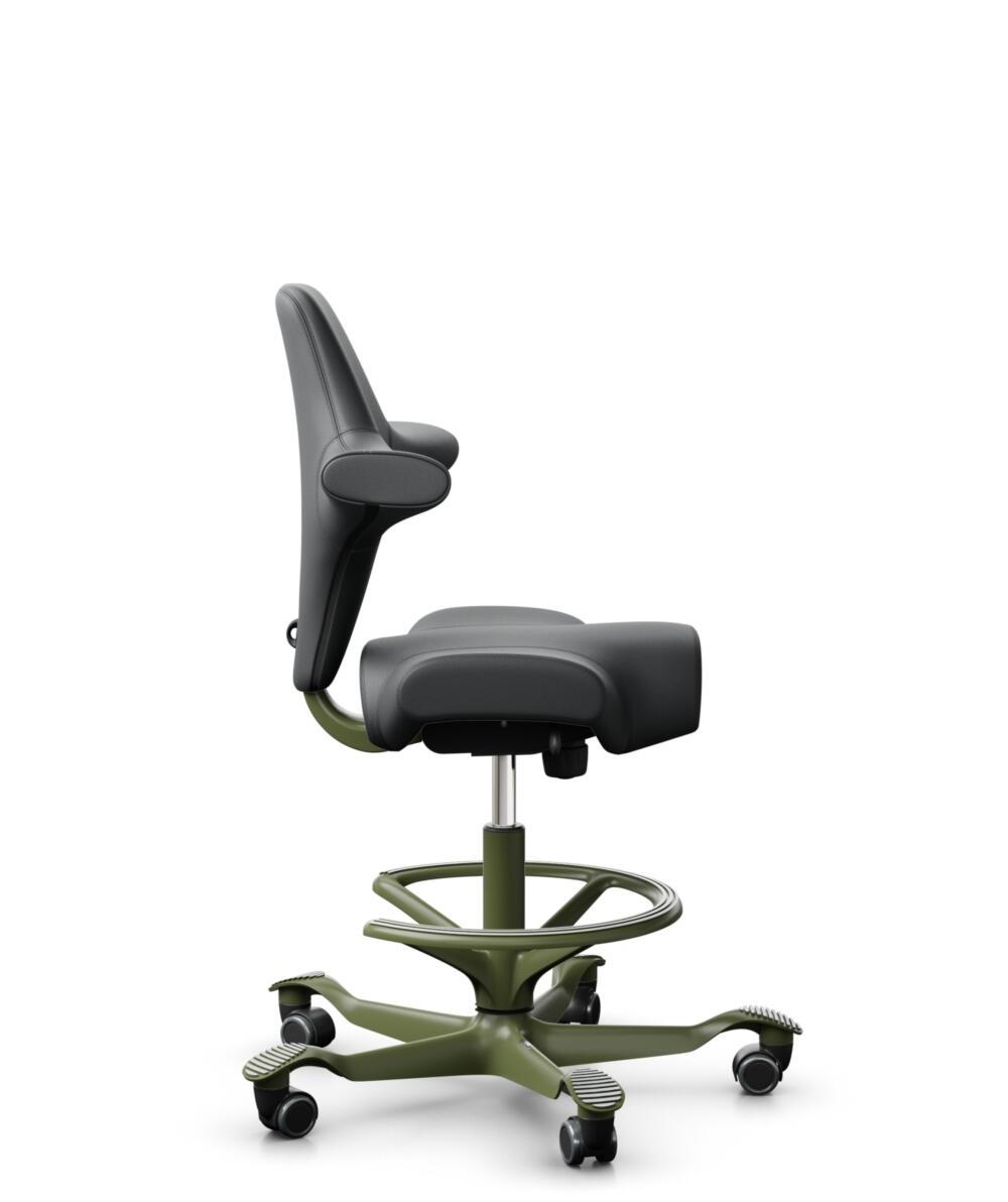 HÅG Capisco 8106 - Paloma Soft (Wollsdorf) - Semi-aniline Leder - PL55206 Grey - Framekleur - Moss Grey - Gasveer - 200 mm (Zithoogte 46-64cm) - Vloercontact - Zachte wielen t.b.v. harde vloeren - Voetenring - Ja, in framekleur - Voetster - Nee, voetst... - 3