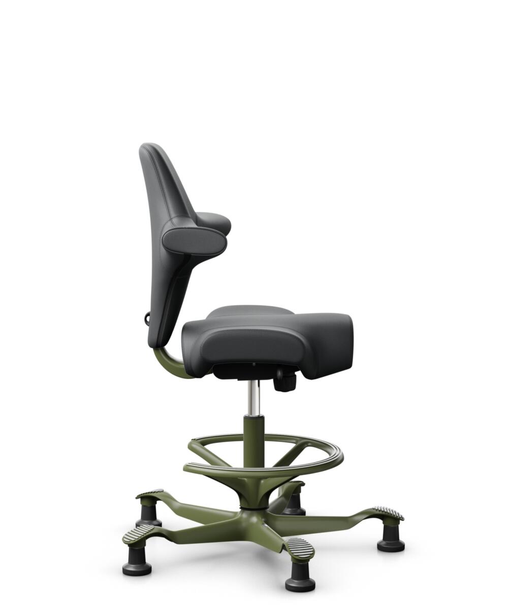 HÅG Capisco 8106 - Paloma Soft (Wollsdorf) - Semi-aniline Leder - PL55206 Grey - Framekleur - Moss Grey - Gasveer - 200 mm (Zithoogte 46-64cm) - Vloercontact - Glijdoppen - Voetenring - Ja, in framekleur - Voetster - Nee, voetster in framekleur - 2
