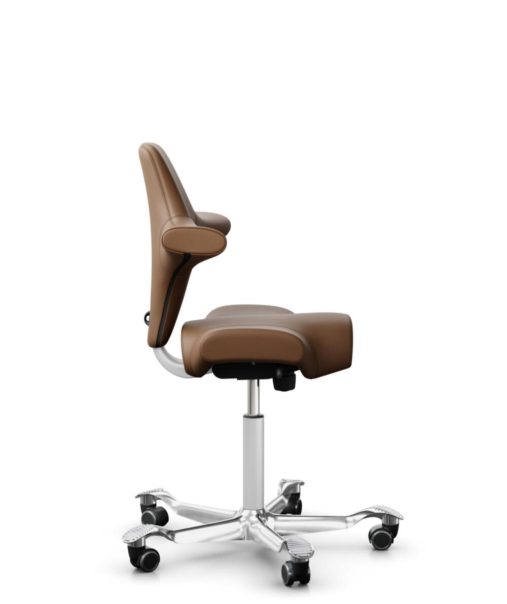 HÅG Capisco 8106 - Paloma Soft (Wollsdorf) - Semi-aniline Leder - PL05429 Cognac - Framekleur - Wit - Gasveer - 200 mm (Zithoogte 46-64cm) - Vloercontact - Zachte wielen t.b.v. harde vloeren - Voetenring - Nee, geen voetenring - Voetster - Ja, voetster... - 2