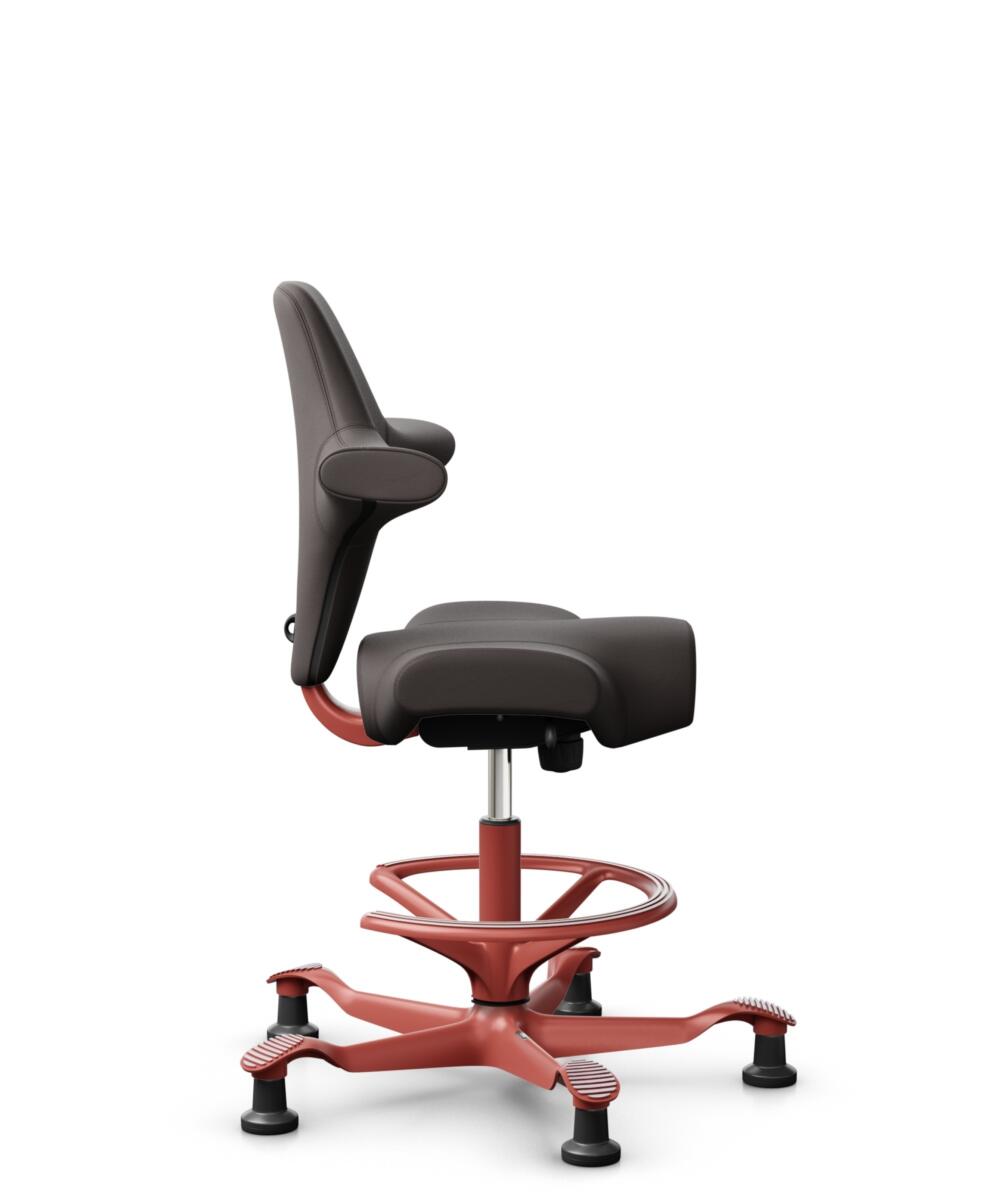 HÅG Capisco 8106 - Elmosoft (Elmo) - Semi-aniline Leder - EL93068 - Dark brown - Framekleur - Blush Rose - Gasveer - 200 mm (Zithoogte 46-64cm) - Vloercontact - Glijdoppen - Voetenring - Ja, in framekleur - Voetster - Nee, voetster in framekleur - 2