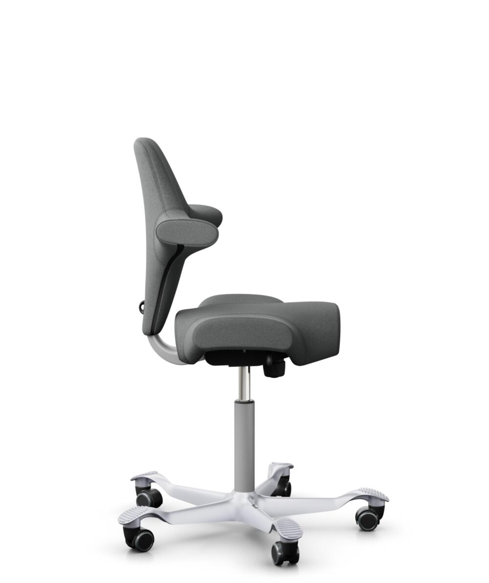 HÅG Capisco 8106 - Cura Loop (Gabriel) - Gerecycled Polyester - CLP60109 - Grey - Framekleur - Zilver - Gasveer - 150 mm (Zithoogte 40-55cm) - Vloercontact - Harde wielen t.b.v. zachte vloeren - Voetenring - Nee, geen voetenring - Voetster - Nee, voets... - 2