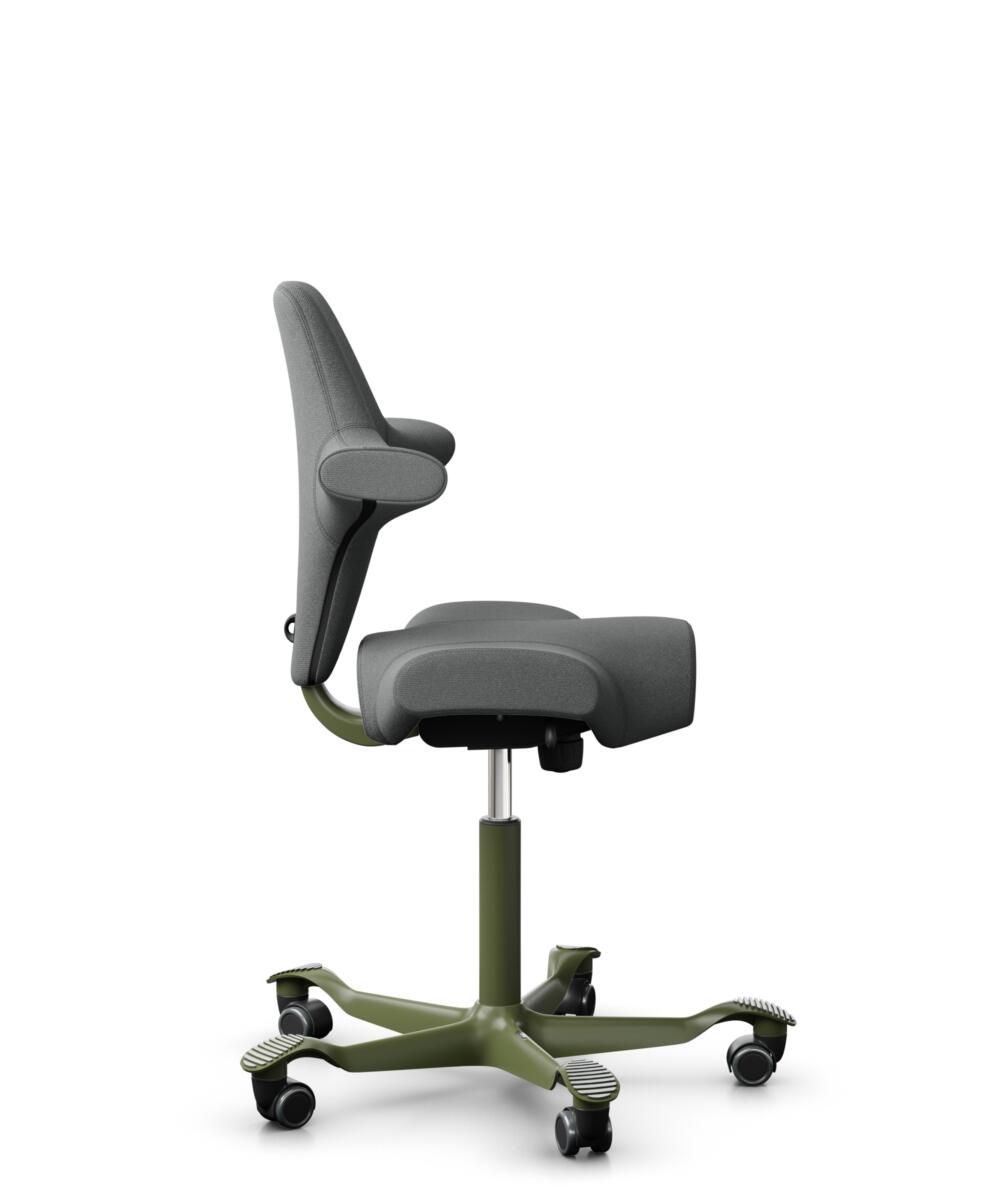 HÅG Capisco 8106 - Cura Loop (Gabriel) - Gerecycled Polyester - CLP60109 - Grey - Framekleur - Moss Grey - Gasveer - 150 mm (Zithoogte 40-55cm) - Vloercontact - Harde wielen t.b.v. zachte vloeren - Voetenring - Nee, geen voetenring - Voetster - Nee, vo... - 2
