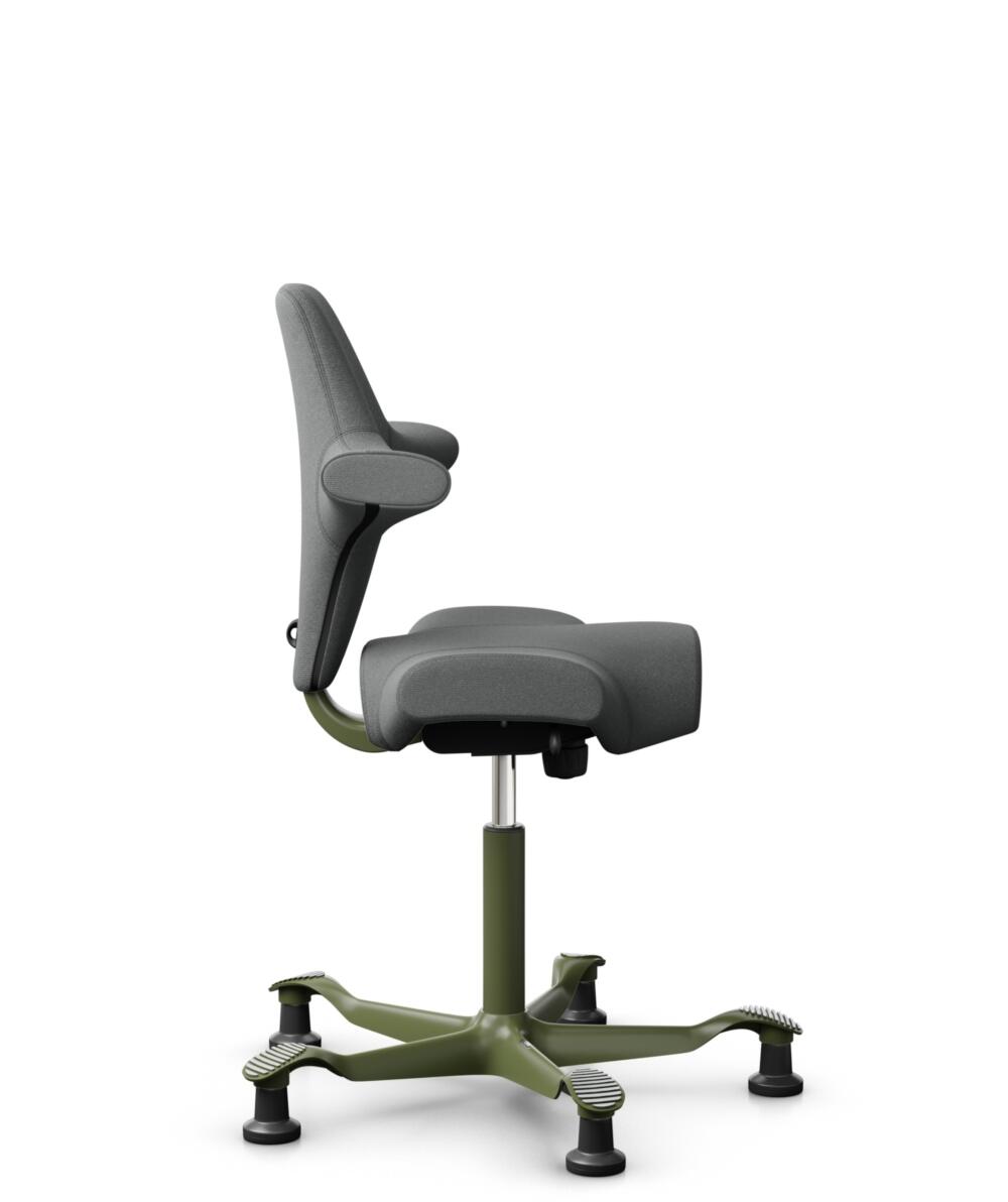HÅG Capisco 8106 - Cura Loop (Gabriel) - Gerecycled Polyester - CLP60109 - Grey - Framekleur - Moss Grey - Gasveer - 150 mm (Zithoogte 40-55cm) - Vloercontact - Glijdoppen - Voetenring - Nee, geen voetenring - Voetster - Nee, voetster in framekleur - 2