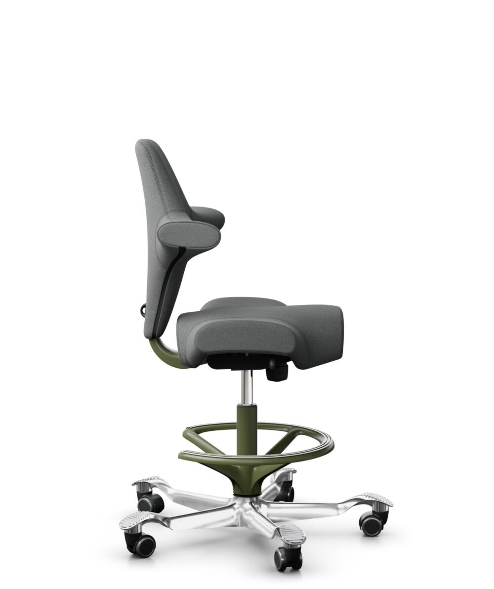 HÅG Capisco 8106 - Cura Loop (Gabriel) - Gerecycled Polyester - CLP60109 - Grey - Framekleur - Moss Grey - Gasveer - 265 mm (Zithoogte 53-79cm) - Vloercontact - Harde wielen t.b.v. zachte vloeren - Voetenring - Ja, in framekleur - Voetster - Ja, voetst... - 2