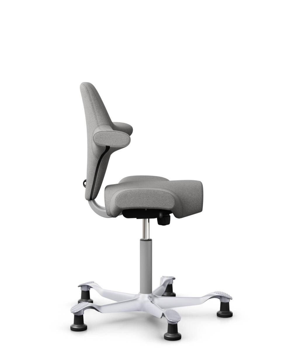 HÅG Capisco 8106 - Cura Loop (Gabriel) - Gerecycled Polyester - CLP60110 Light grey - Framekleur - Zilver - Gasveer - 150 mm (Zithoogte 40-55cm) - Vloercontact - Glijdoppen - Voetenring - Nee, geen voetenring - Voetster - Nee, voetster in framekleur - 2