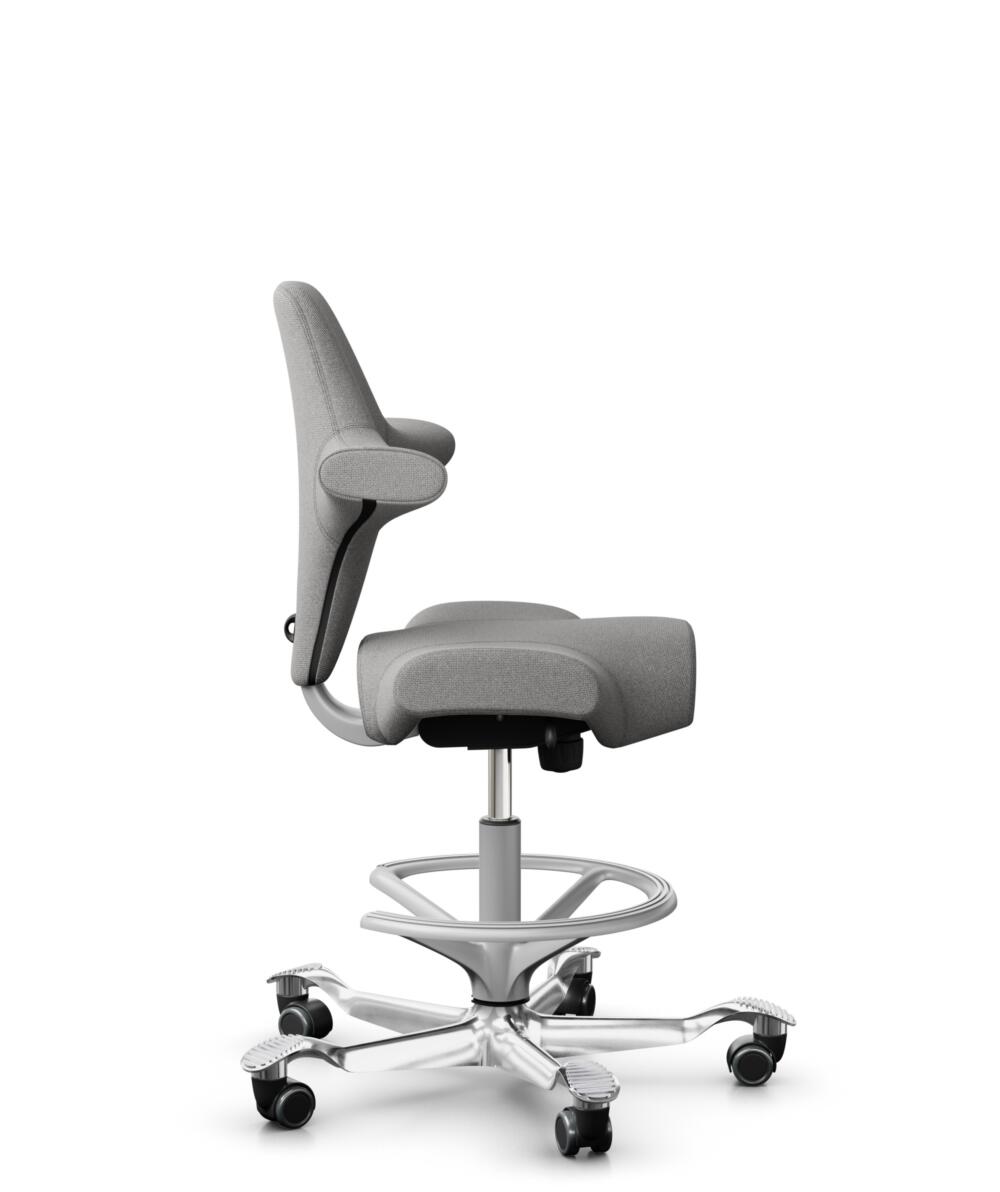 HÅG Capisco 8106 - Cura Loop (Gabriel) - Gerecycled Polyester - CLP60110 Light grey - Framekleur - Zilver - Gasveer - 200 mm (Zithoogte 46-64cm) - Vloercontact - Harde wielen t.b.v. zachte vloeren - Voetenring - Ja, in framekleur - Voetster - Ja, voets... - 2