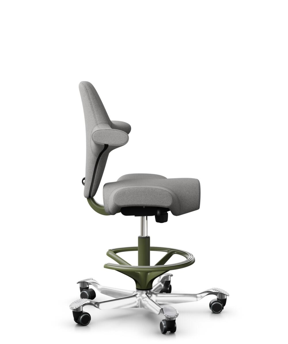 HÅG Capisco 8106 - Cura Loop (Gabriel) - Gerecycled Polyester - CLP60110 Light grey - Framekleur - Moss Grey - Gasveer - 200 mm (Zithoogte 46-64cm) - Vloercontact - Zachte wielen t.b.v. harde vloeren - Voetenring - Ja, in framekleur - Voetster - Ja, vo... - 2