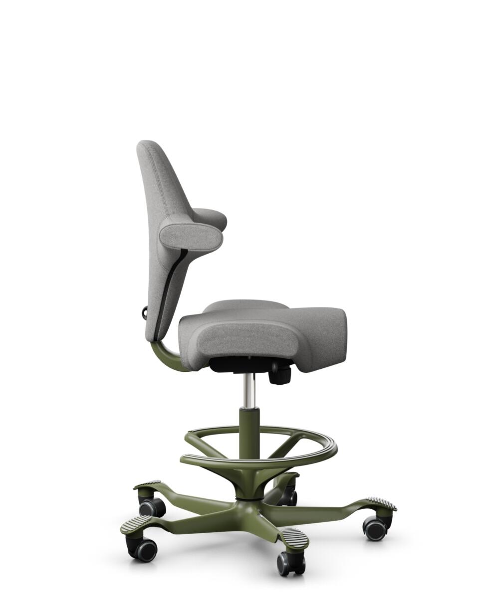 HÅG Capisco 8106 - Cura Loop (Gabriel) - Gerecycled Polyester - CLP60110 Light grey - Framekleur - Moss Grey - Gasveer - 265 mm (Zithoogte 53-79cm) - Vloercontact - Zachte wielen t.b.v. harde vloeren - Voetenring - Ja, in framekleur - Voetster - Nee, v... - 2