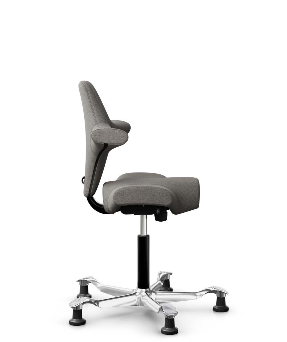HÅG Capisco 8106 - Cura Loop (Gabriel) - Gerecycled Polyester - CLP61168 Beige-grey - Framekleur - Zwart - Gasveer - 150 mm (Zithoogte 40-55cm) - Vloercontact - Glijdoppen - Voetenring - Nee, geen voetenring - Voetster - Ja, voetster in gepolijst alumi... - 2