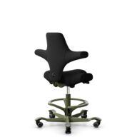 HÅG Capisco 8106 - Xtreme (Camira) - Polyester recyclé - EXR009 - Black - Moss Grey - 265 mm (hauteur d’assise 53–79 cm) - Roues dures pour sols souples thumbnail