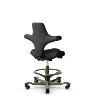 HÅG Capisco 8106 - Capture (Gabriel) - Wol / Polyamide - CPT5501 - Charcoal - Framekleur - Moss Grey - Gasveer - 265 mm (Zithoogte 53-79cm) - Vloercontact - Harde wielen t.b.v. zachte vloeren - Voetenring - Ja, in framekleur - Voetster - Nee, voetster ... thumbnail