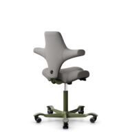 HÅG Capisco 8106 - Oceanic (Camira) - Polyester recyclé - OCI008 - Warm grey - Moss Grey - 150 mm (hauteur d’assise 40–55 cm) - Roues souples pour sols durs thumbnail
