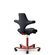 HÅG Capisco 8106 - Oceanic (Camira) - Polyester recyclé - OCI001 - Black - Blush Rose - 265 mm (hauteur d’assise 53–79 cm) - Roues souples pour sols durs thumbnail