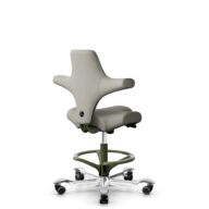 HÅG Capisco 8106 - Steelcut Trio 3 (Kvadrat) - Laine / Polyamide - STT253 - Beige-grey - Moss Grey - 200 mm (hauteur d’assise 46–64 cm) - Roues dures pour sols souples thumbnail