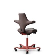 HÅG Capisco 8106 - Paloma Soft (Wollsdorf) - Cuir semi-aniline - ATG55130 - Blush Rose - 265 mm (hauteur d’assise 53–79 cm) - Roues souples pour sols durs thumbnail