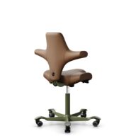 HÅG Capisco 8106 - Paloma Soft (Wollsdorf) - Semi-Anilinleder - PL05429 Cognac - Moss Grey - 265 mm (Sitzhöhe 53-79cm) - Harte Rollen für weiche Böden thumbnail