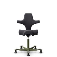 HÅG Capisco 8106 - Xtreme (Camira) - Polyester recyclé - EXR145 - Charcoal - Moss Grey - 265 mm (hauteur d’assise 53–79 cm) - Patins thumbnail
